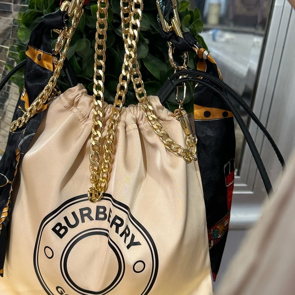 Burberry - Picture 9 of 12